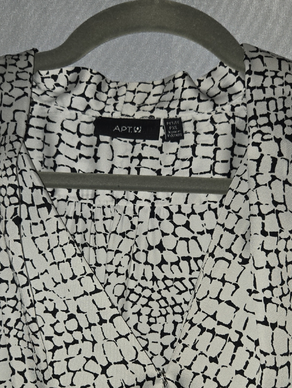 Apt. 9 Black and White Geometric Wrap Blouse PXL NWOT - Picture 4 of 8